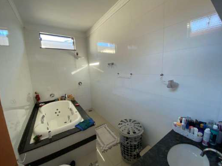 Casa com 4 quartos no Jardim Bethânia (foto 3 de 10)